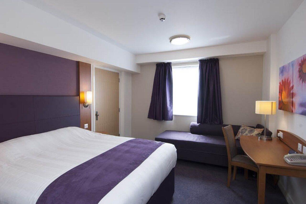Premier Inn Brentwood Exterior photo