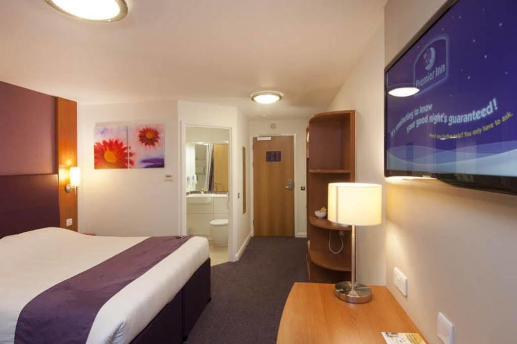 Premier Inn Brentwood Exterior photo