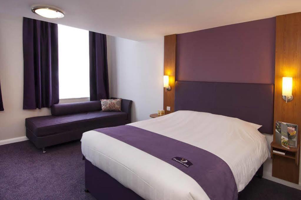 Premier Inn Brentwood Exterior photo